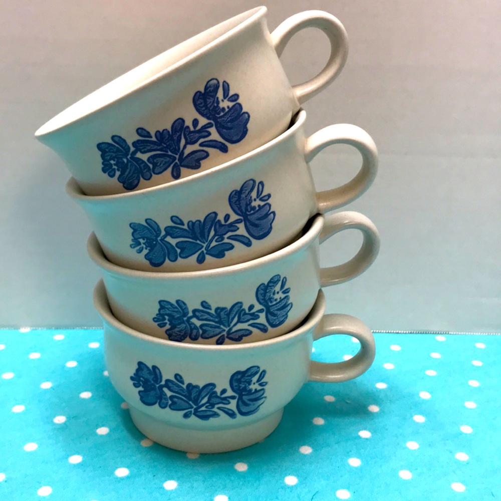 Pfaltzgraff Yorktowne - 4 coffee cups